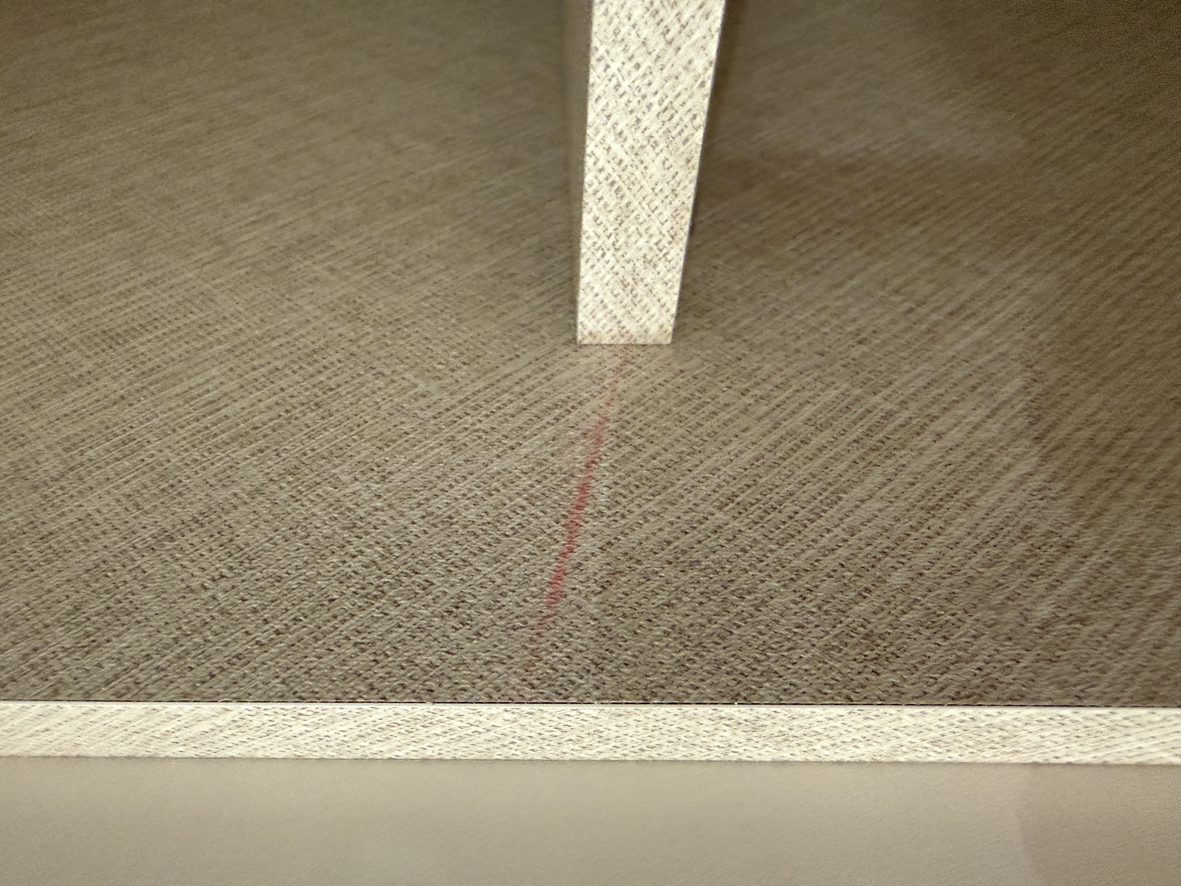 제거 안 된 빨간펜 자국